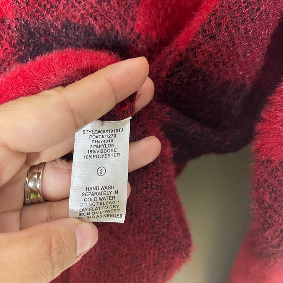 Cyrus Red and black fuzzy sweater | S - Picture 4 of 7